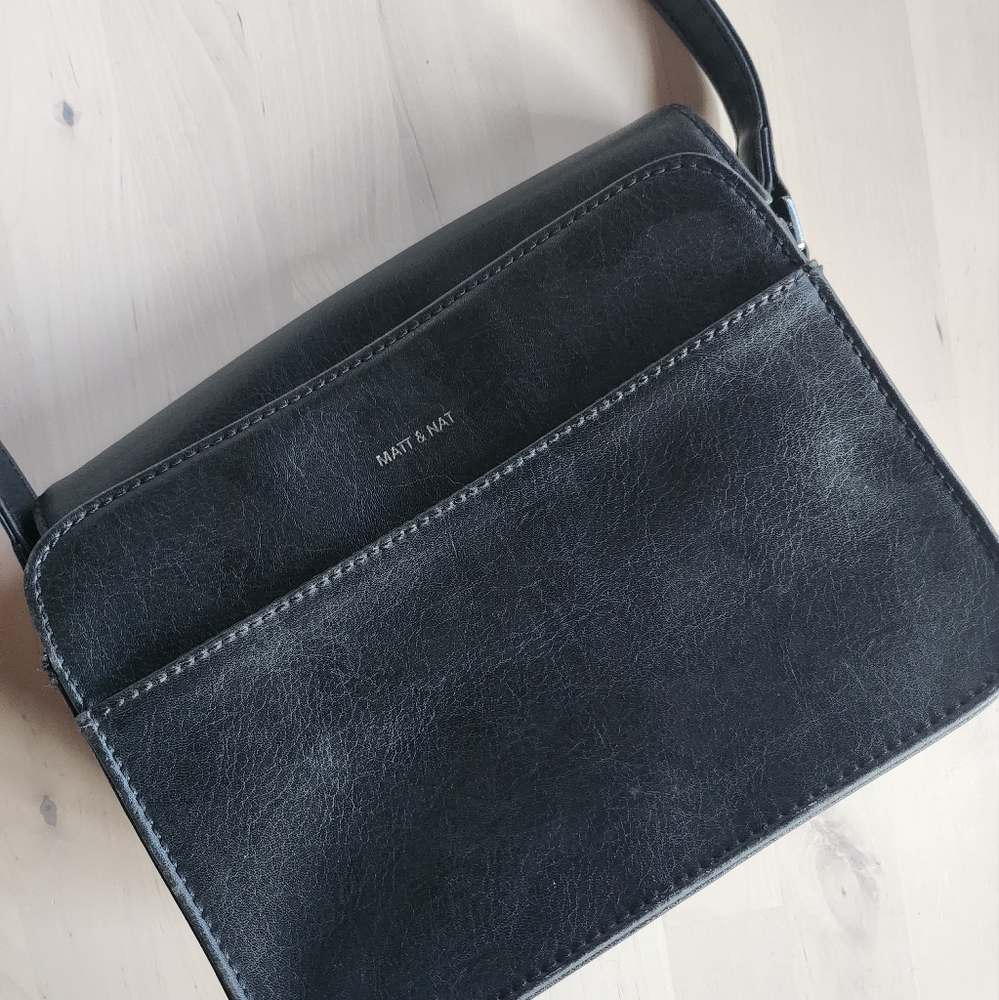 Matt & Nat Elle Vegan Leather Crossbody Purse